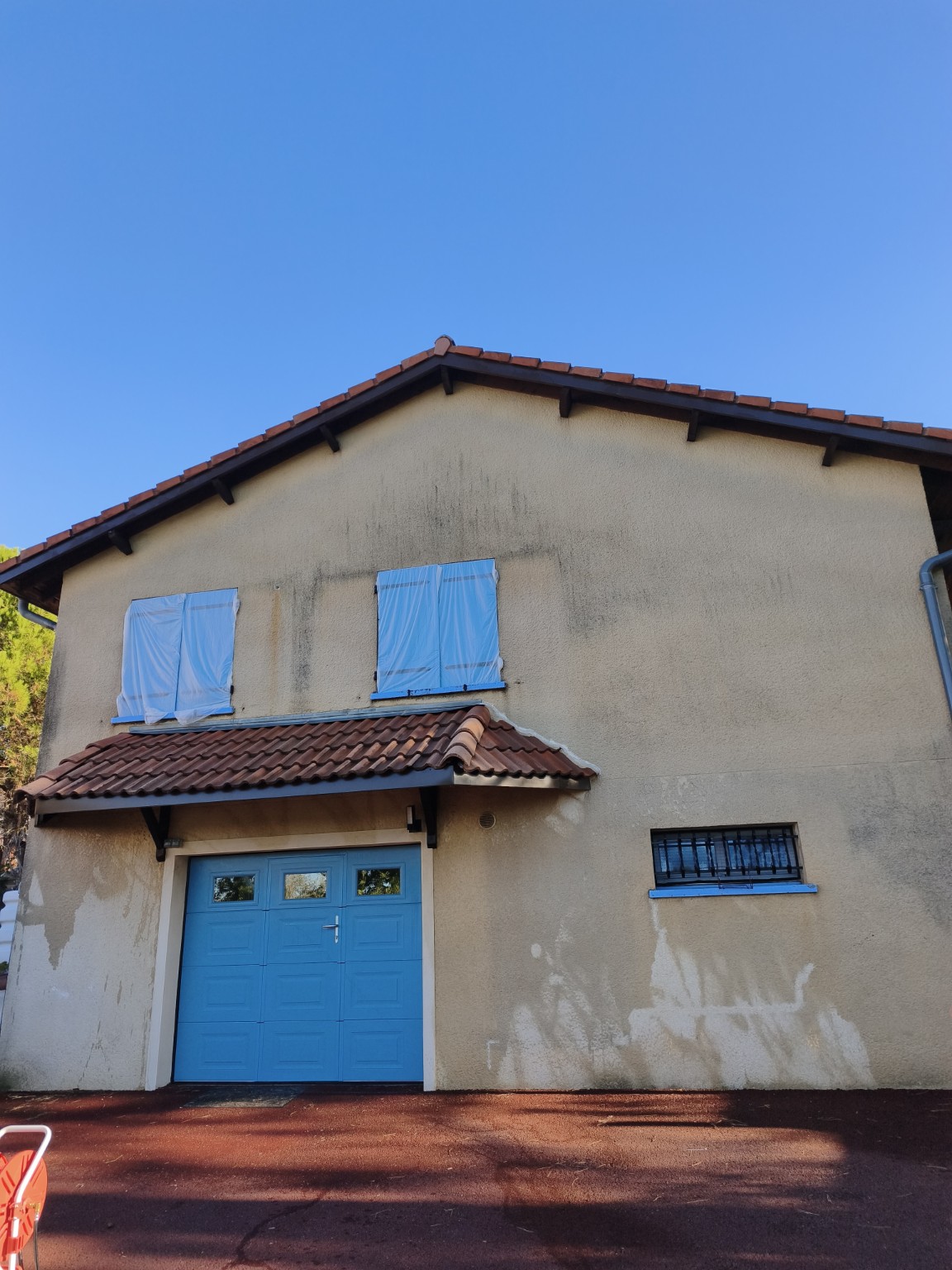 Façade avant nettoyage